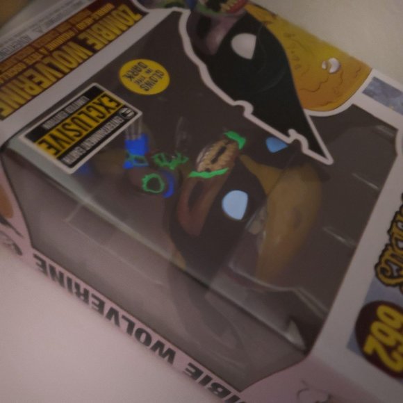 Funko POP 662 GITD Marvel Zombie Wolverine NIB - Picture 8 of 9